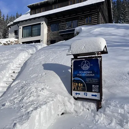 Roubenka Pod Hvezdami Chalet Strazne